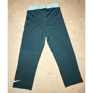Nike Pro Dri-Fit Cropped Capri Leggings Small